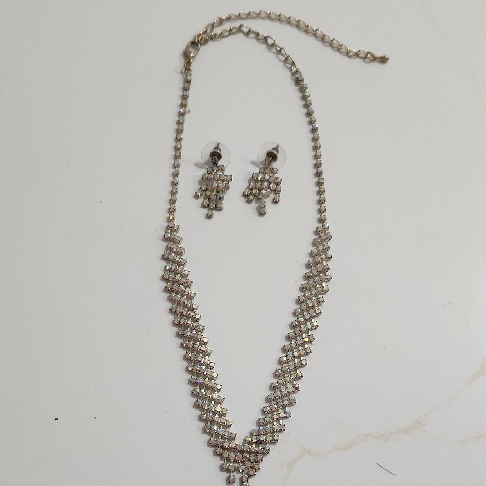 Elegant Sparking Crystal Necklace Set